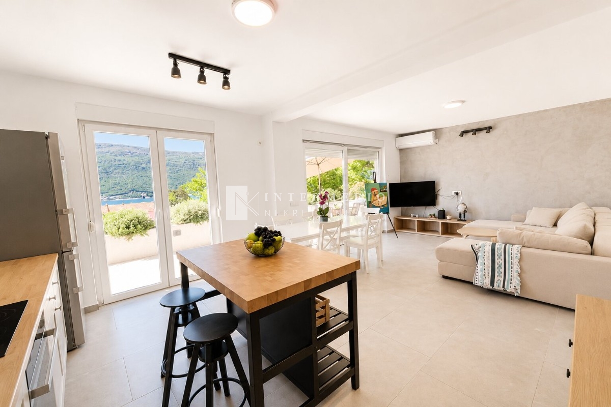 Prodaja, dvosoban stan 62m², Kumbor, Herceg Novi